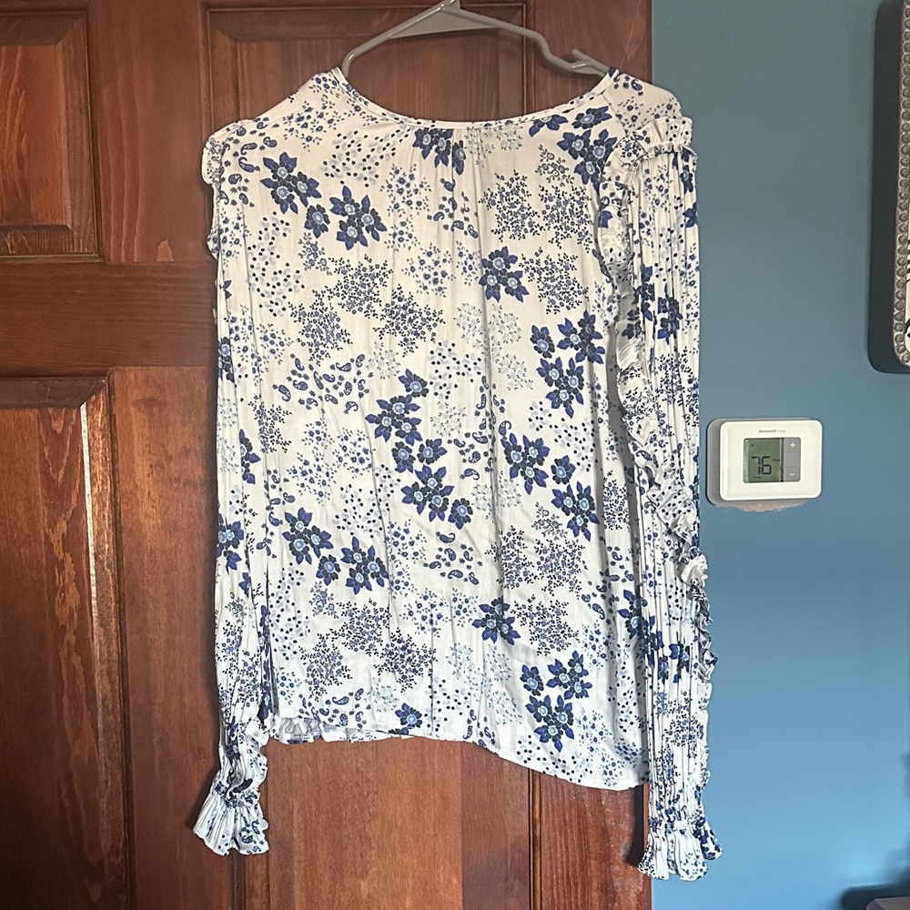 LOFT Floral Blue and White Women's Top